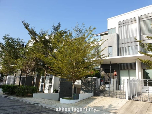 Grove, Lakefields, Sungai Besi