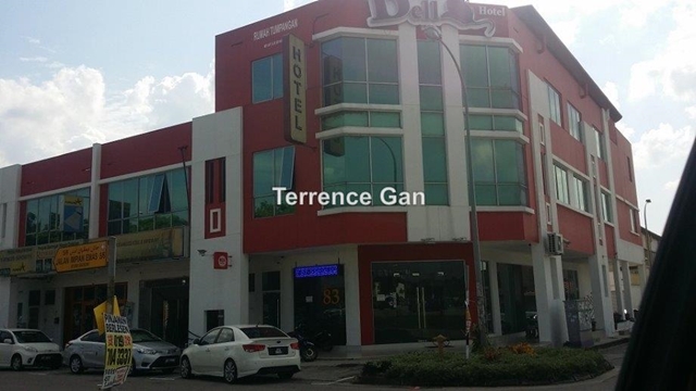 TAMAN IMPIAN EMAS PRIME CORNER 3 STOREY SHOP BIG SIZE 3700 SQ FT RENTAL INCOME RM13,000 BUMI LOT, Johor Bahru