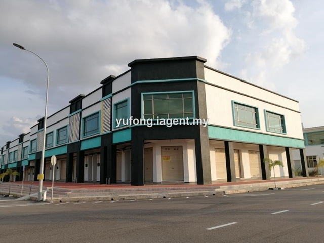 Corner double storey shop at Tanjong Minyak Perdana, Jalan TMP 1A, Bukit Rambai