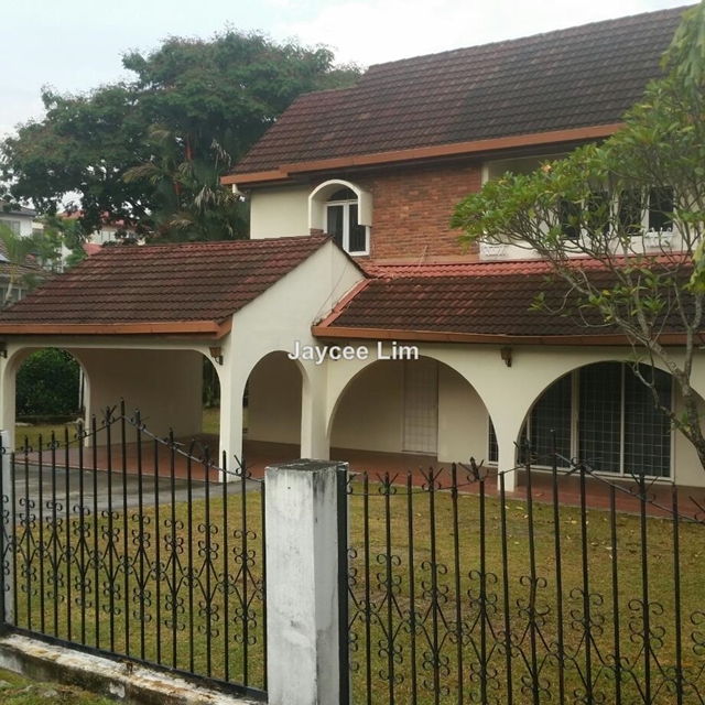 SS19, Subang Jaya Corner Bungalow 5 bedrooms for rent