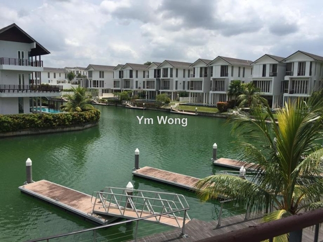 Courtyard home, Taman Emerald Bay, Puteri Harbour