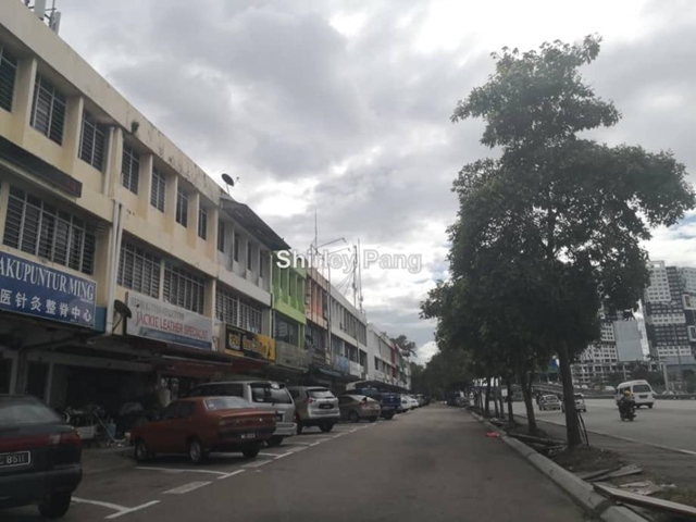 3 Storey Shoplot, Perling