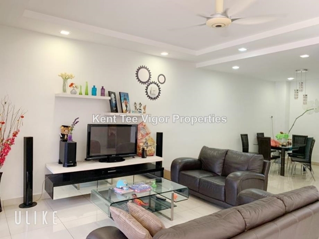 Taman Mount Austin Austin Boulevard, Tebrau