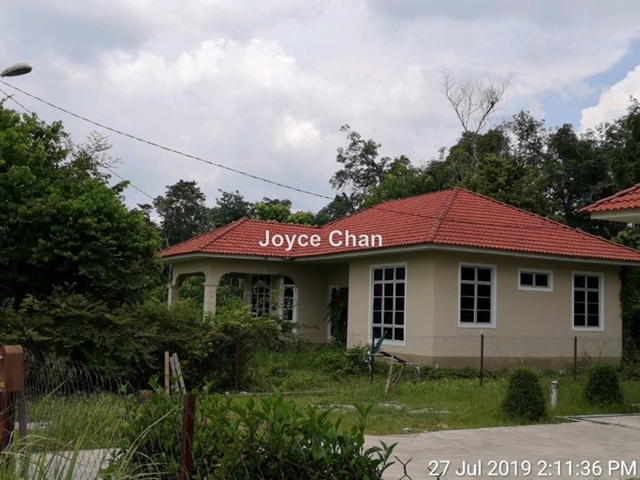 Kampung Pelunggol, Melor