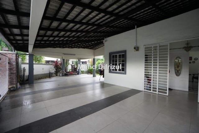 Corner Lot, Pandan Indah