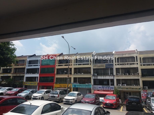 Ground Floor Shop, Bandar Menjalara