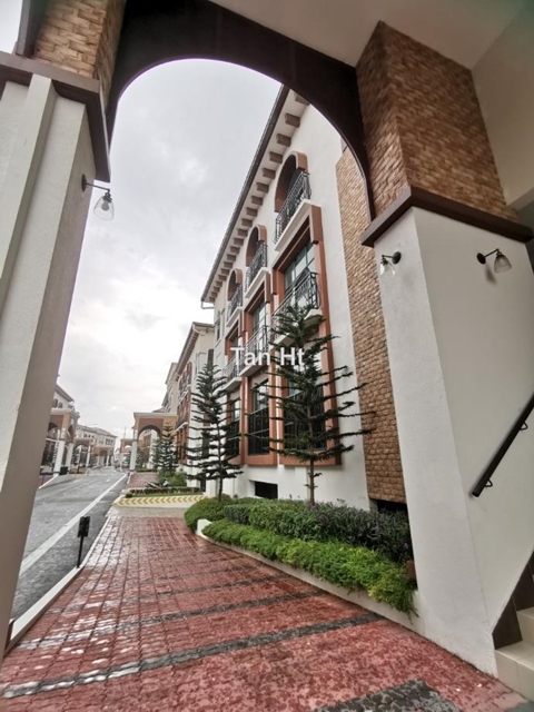 Isle of Kamares, Cyberjaya