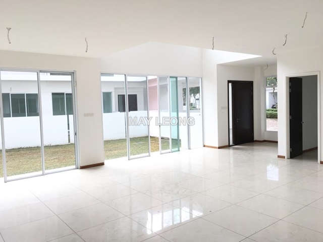 ISOLA VILLA SENIBONG COVE, Plentong