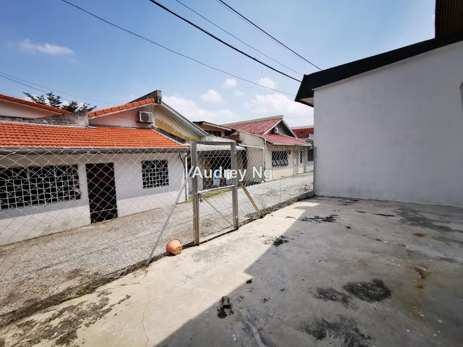 SS18, Subang Jaya Intermediate 1sty Terrace/Link House 3 bedrooms for